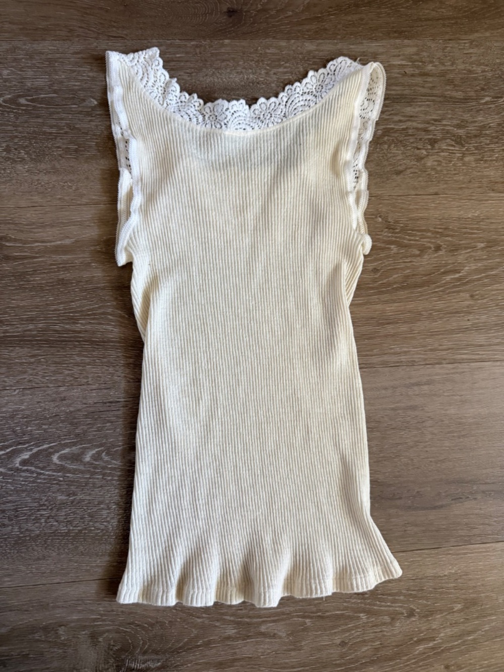 Ribbed Knit Lace Trim Tank - Picture 2 of 3